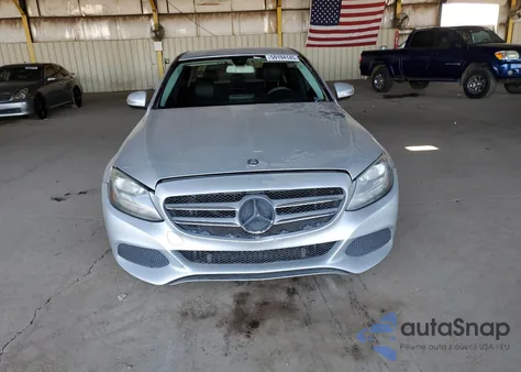 2015 Mercedes-Benz C 300 4Matic z USA, uszkodzony, nr VIN 55SWF4KB6FU018333